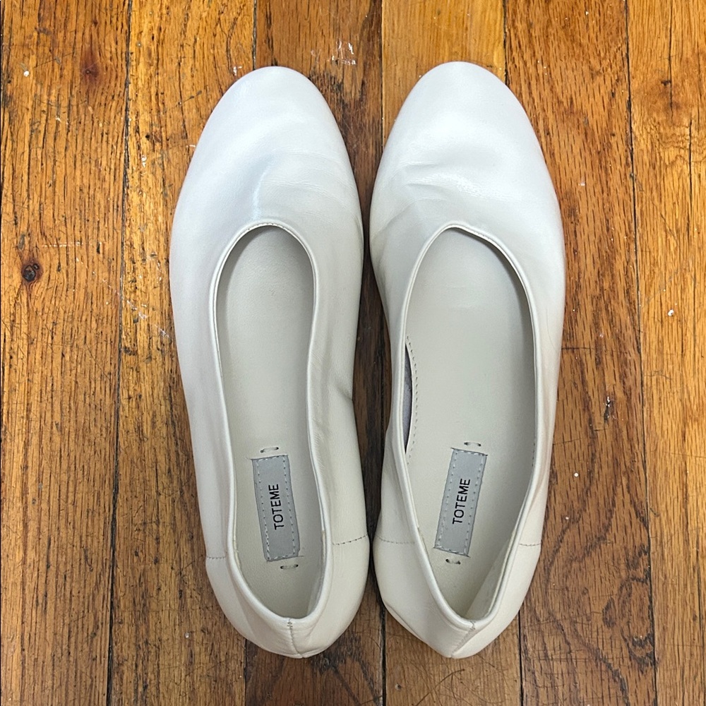 Toteme Soft Cream Leather Ballet Flats